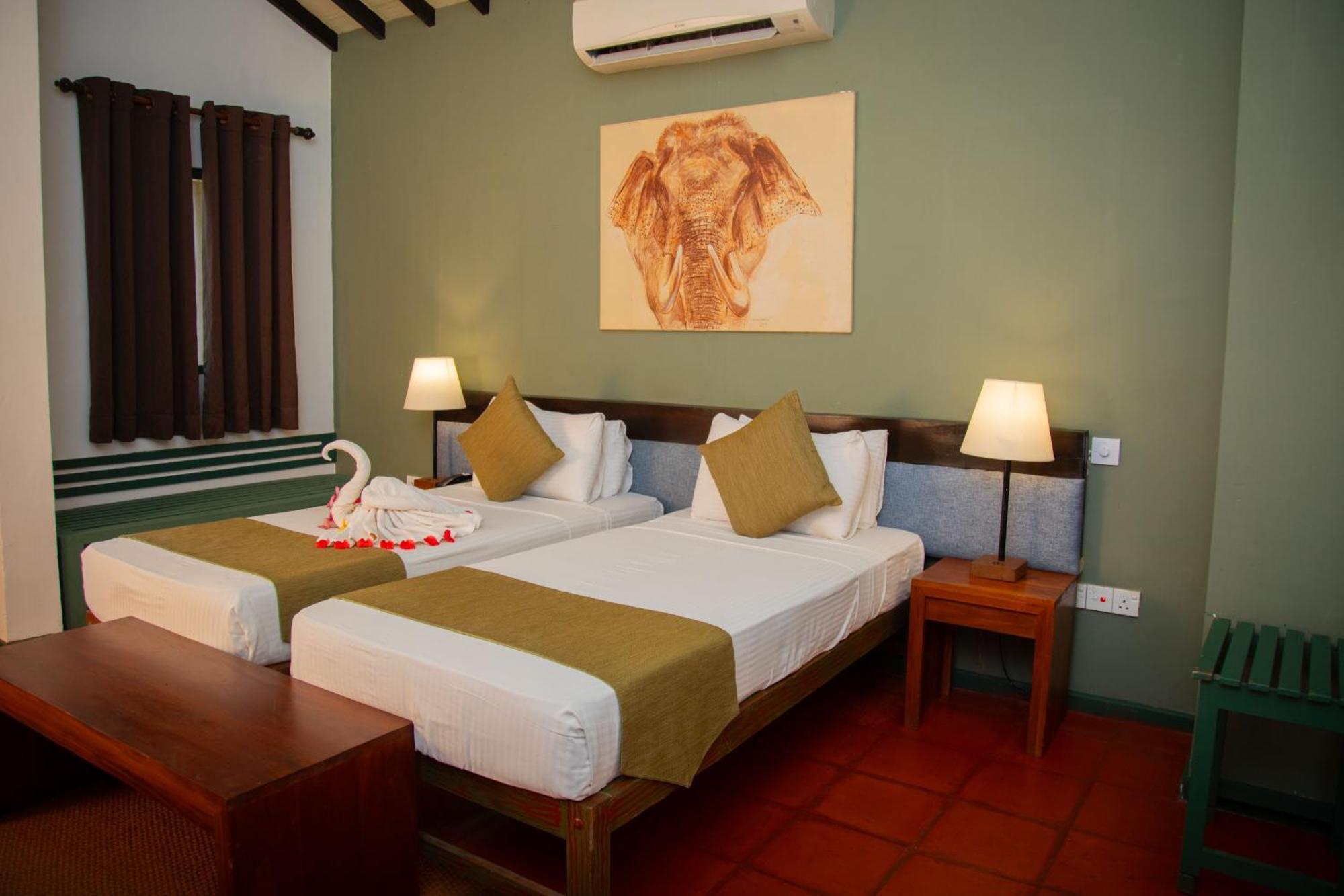 เอเลแฟ้นท์รีชโฮเต็ล–ยาล่า Hotel ยาลา ภายนอก รูปภาพ