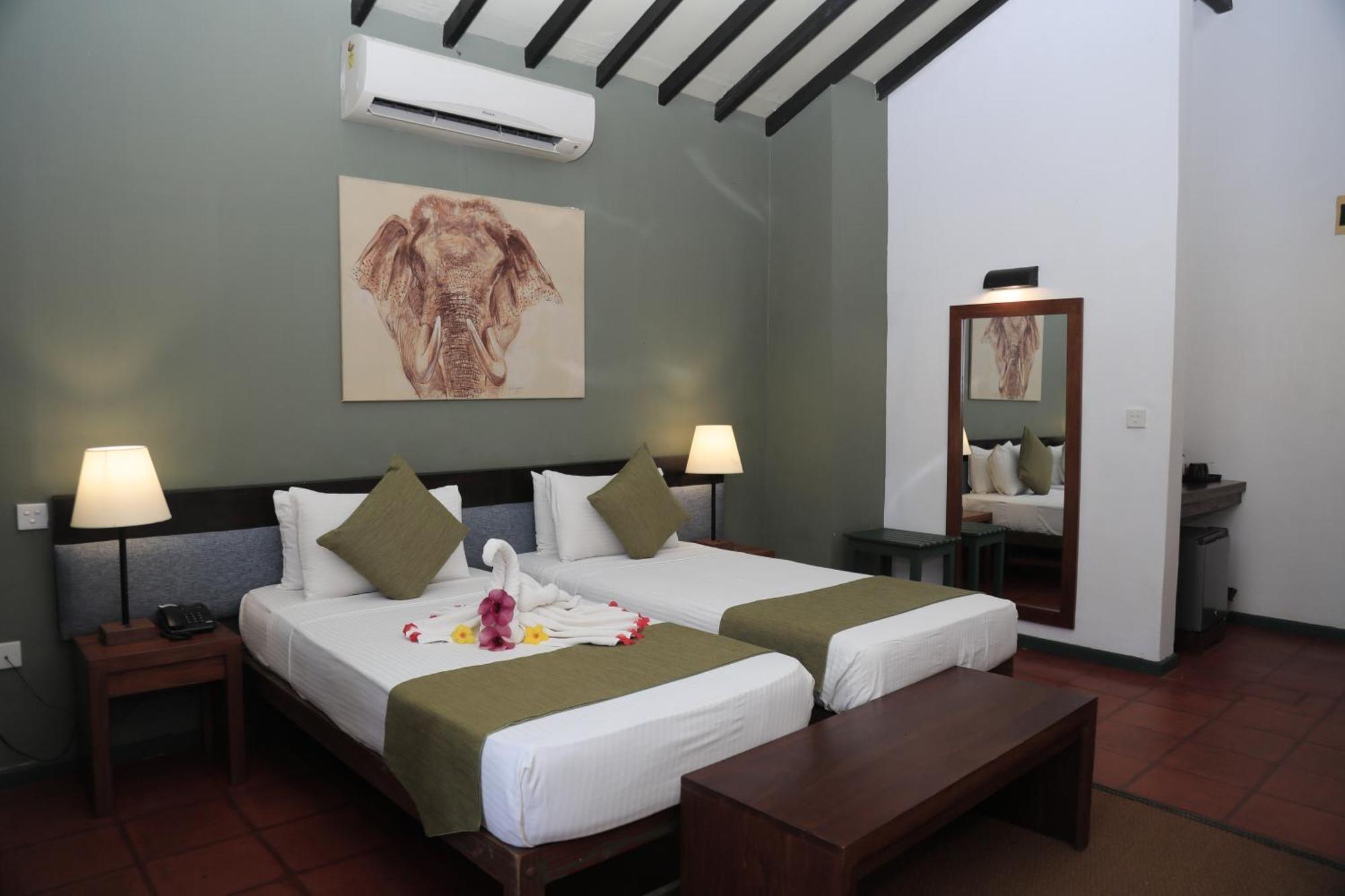 เอเลแฟ้นท์รีชโฮเต็ล–ยาล่า Hotel ยาลา ภายนอก รูปภาพ