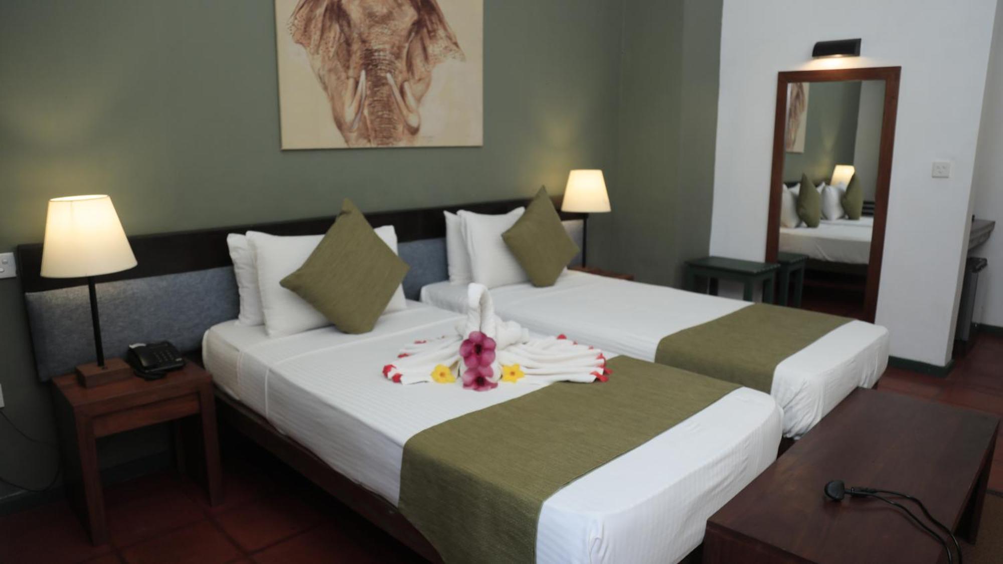 เอเลแฟ้นท์รีชโฮเต็ล–ยาล่า Hotel ยาลา ภายนอก รูปภาพ